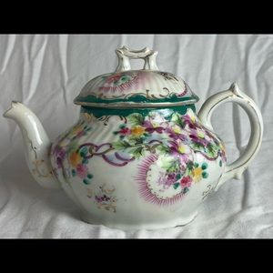 Grandma’s tea pot from her Daddy